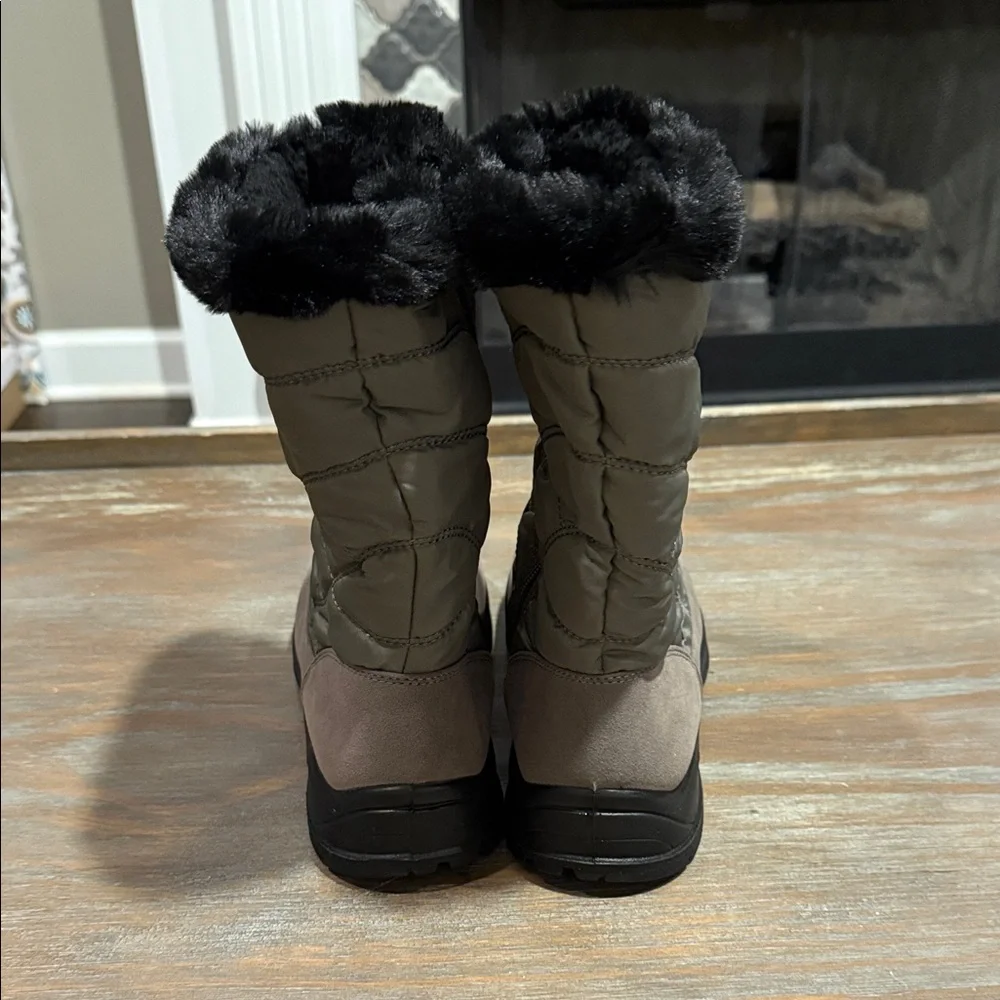 Easy Street Cuddle Easy Dry Waterproof Boots Grey/Taupe‎ Size 10 NIB